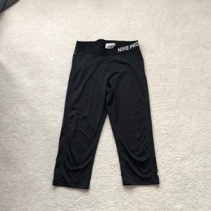 Nike performance Capri leggingsNEEDS TO GO BY 5/31